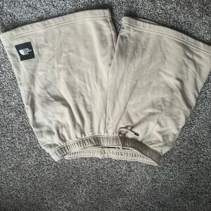 North face shorts size large